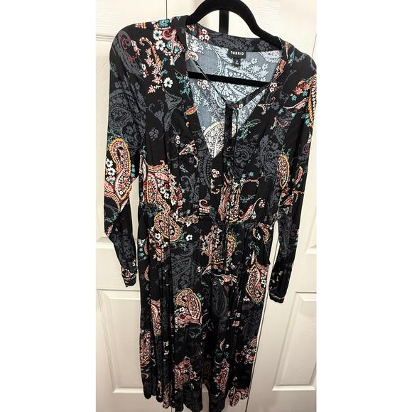 Torrid Sz 0 (12) Paisley Black/Red Long Sleeved V Neck Fit and Flare Dress - Picture 2 of 10